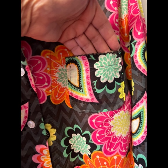 SOLD Vera Bradley Beautiful Floral All Day Wear Blouse - Picture 5 of 10